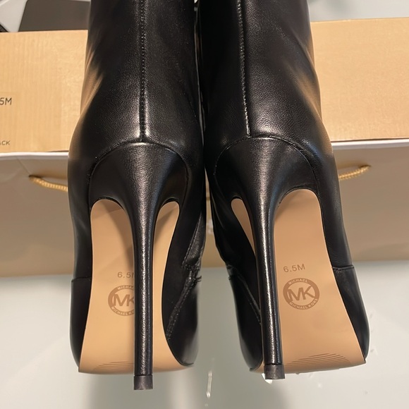 New Michael Michael Kors Rue Stiletto Black Leather Size 6.5 - Picture 6 of 9